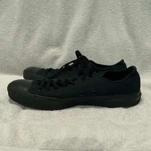 All black low top converse sneakers unisex (Men’s 9 & Women’s 11).